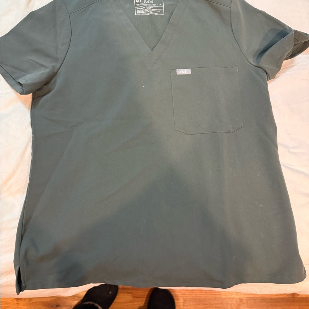 FIGS Moss One Pocket Scrub Top